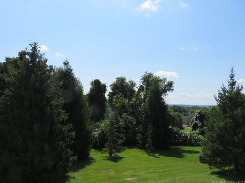 7 Balsam Rdg Cir, Wallingford CT 06492-4377 exterior