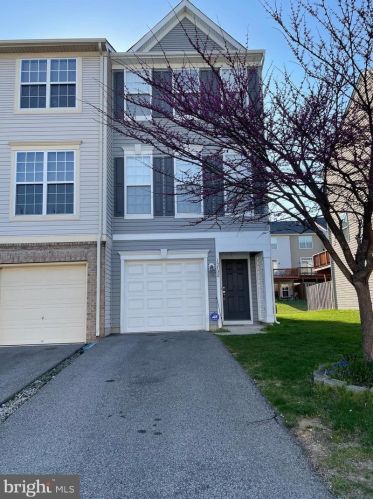 15732 John Diskin Cir, Woodbridge VA  22191-6550 exterior