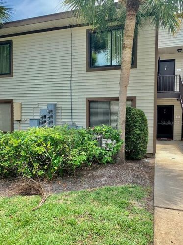 318 Moorings Cove Dr, Tarpon Springs, FL 34689-2682