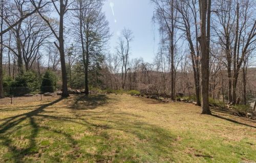 15 Tanglewild Rd, Chappaqua, NY 10514-2515