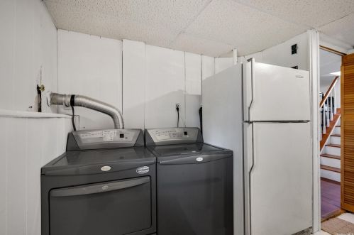 7 Newbrook Ln, Elwood NY  11731-5230 exterior