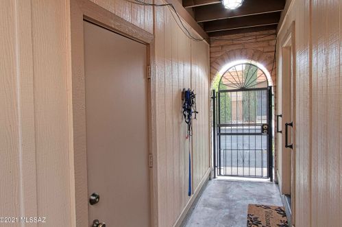 8410 Cypress Point Ln, Tucson AZ 85710-7108 exterior