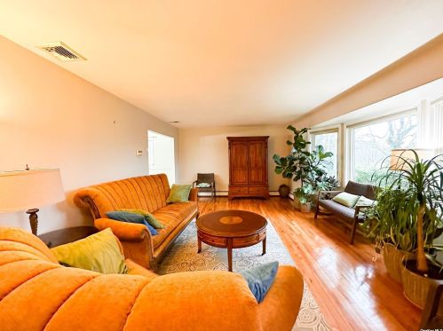 3 Josephine Ln, Northport NY  11768-2706 exterior