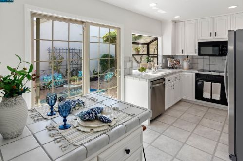 4870 Wolf Way, Concord, CA 94521-2915
