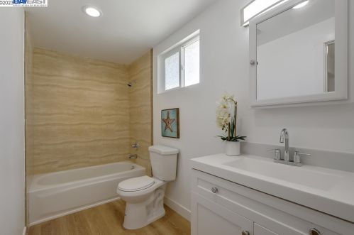 1802 88th Ave, Oakland CA  94621-1008 exterior
