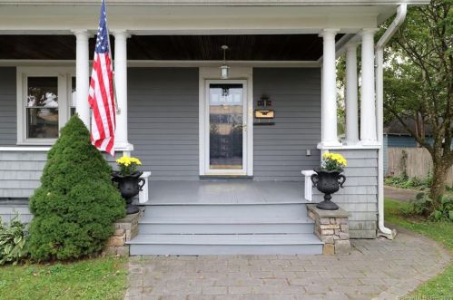 51 Mountford St, Bridgeport, CT 06605-3243