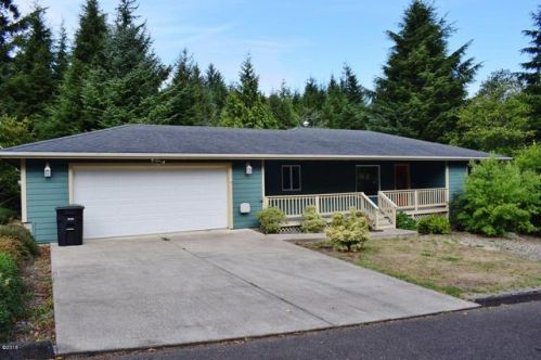 580 Ball Blvd, Waldport, OR 97394-9591