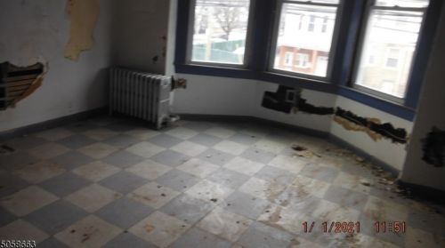 733 Summer Ave, Newark NJ  07104-2616 exterior