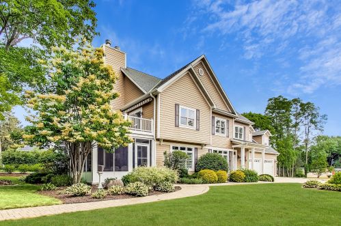 601 Lake Shore Dr, Lake Geneva, WI 53147-2124