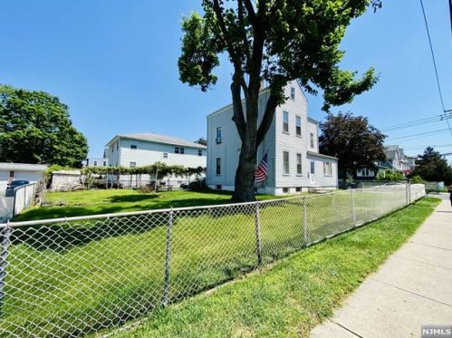 215 Montgomery St, Bloomfield NJ  07003-4926 exterior