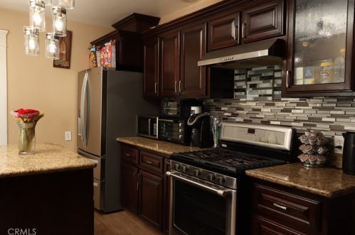 2412 Park Way, Bakersfield CA  93304-1121 exterior