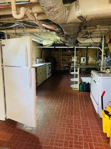 127 Pineview Dr, Mount Airy NC 27030-5145 exterior