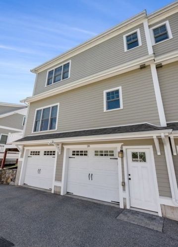 28 Putnam St, Needham MA  02494-2210 exterior