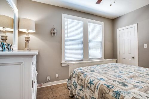 2511 Bernardo De Galvez Ave, Galveston TX 77550 exterior