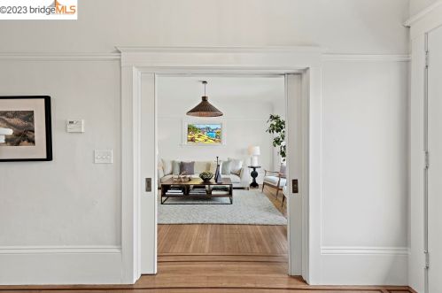 651 Alcatraz Ave, Oakland, CA 94609-1005