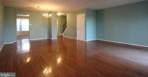 8615 Western Oak Dr, Springfield VA  22153-3556 exterior