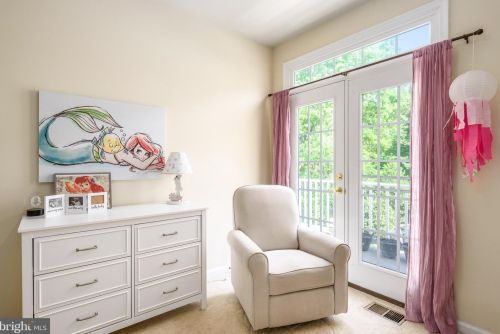 7100 Little Thames Dr, Gainesville VA  20155-4049 exterior