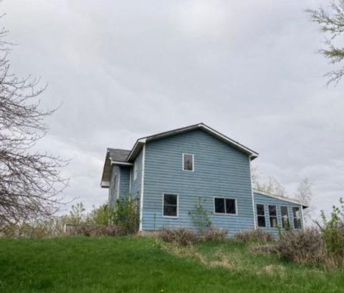 484 Lake Dr, Day, MN 55006-3610