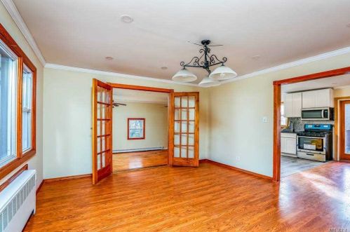 145 38th St, North Lindenhurst, NY 11757-2612