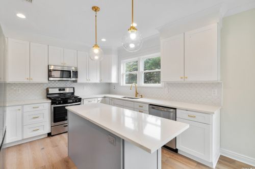 3 Baylis Pl, Lynbrook NY  11563-4203 exterior