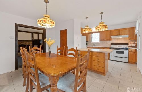 400 Douglas Ave, Avenel NJ  07001-1108 exterior