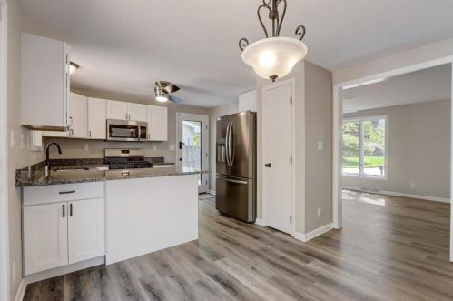 8885 17th Ave, Kenosha, WI 53143-6479