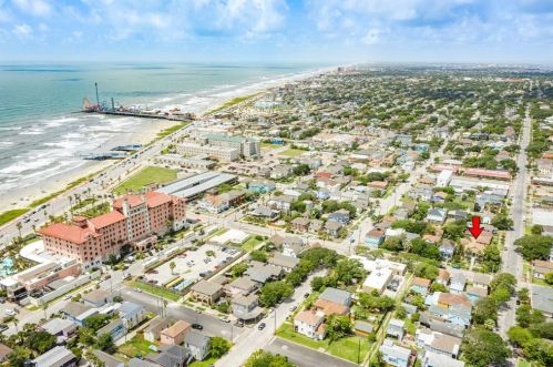 1701 21st St, Galveston TX 77550-4606 exterior