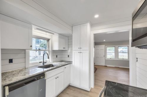 85 Entrance Way, Mahopac NY  10541-1327 exterior