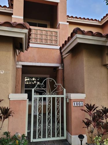 1001 143rd Ave, Hollywood, FL 33027-6158