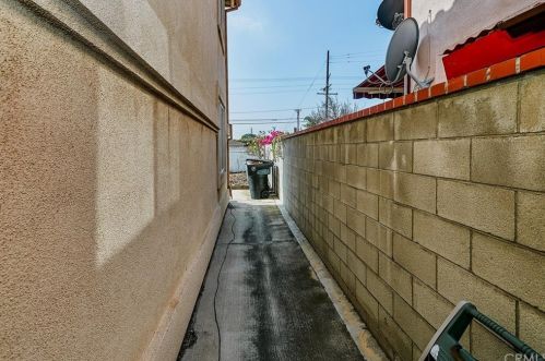 18161 Patronella Ave, Torrance CA  90504-3900 exterior