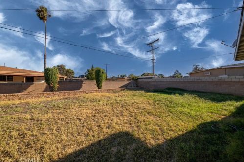 173 Grv St, Rialto CA  92376-4908 exterior