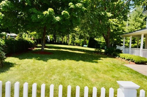 2 Drake Ln, White Plains NY  10607-2215 exterior