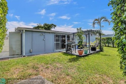 305 4th Ter, Dania Beach FL  33004-4714 exterior