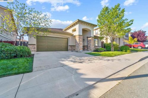 2440 Vernal Dr, West Pittsburg, CA 94565