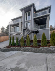 323 Stevens Ave, Seattle WA  98057-5120 exterior