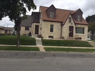 1804 Olive St, Milwaukee, WI 53209-6841