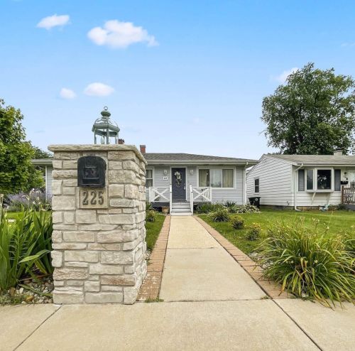 225 Delaware St, Hobart IN  46342-4110 exterior