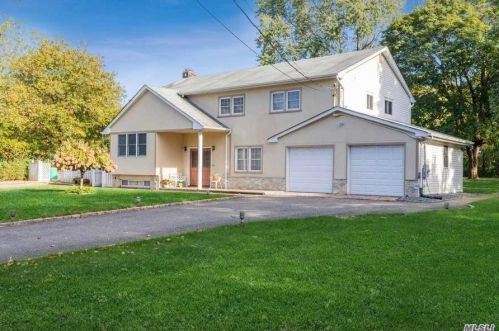 454 Old Country Rd, Huntington Station, NY 11747-1824