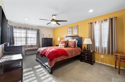 23 Powderhorn Ct, Woodbridge, NJ 07095-1405