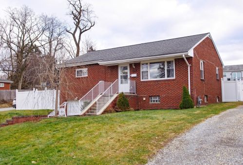 2632 Russell Dr, New Kensington PA  15068-3037 exterior