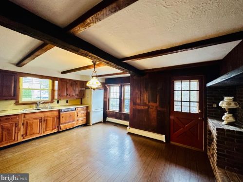 201 Sharpless Dr, Wilmington DE  19803-2507 exterior