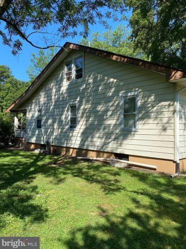 132 Leona Ave, West Deptford, NJ 08096-3230