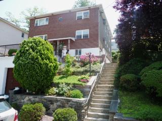 222 Cook Ave, Yonkers NY  10701-5214 exterior