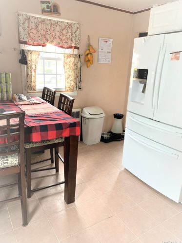 10 22nd St, Deer Park, NY 11729-3922