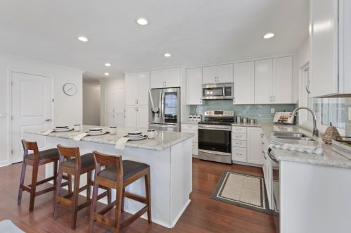 7180 Orchard Dr, Gilroy CA  95020-6307 exterior