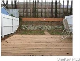 528 Saracino Dr, Maybrook, NY 12543-1162