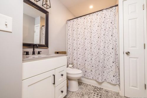 834 Vauxhall Street Ext, Quaker Hill CT  06375-4152 exterior