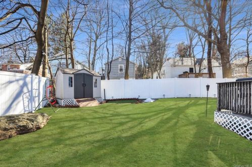 240 Overland Rd, Mahopac NY  10541-1121 exterior