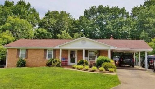 680 Colonial Dr, Collinsville, VA 24078-3006