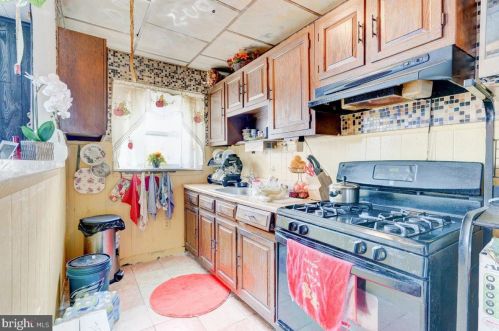 6617 Guyer Ave, Philadelphia PA 19153-2406 exterior